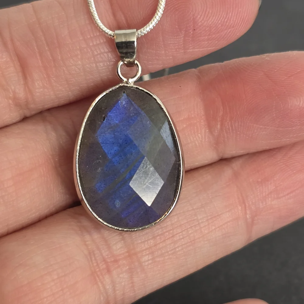 Blue Flash Faceted Labradorite Necklace - Picture 4 of 5